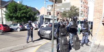 La Jusiticia en la sede de Camioneros