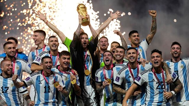 La Argentina sigue disfrutando lo logrado en Qatar. Foto: AP