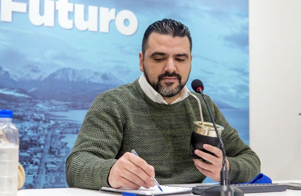 El Intendente Vuoto inauguró el simposio internacional de visiones sobre la Antártida