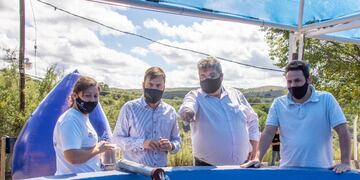 Los funcionarios de San Luis y Córdoba recorren las nuevas instalaciones de la Estación de Piscicultura de Río Grande. Gentileza ANSL