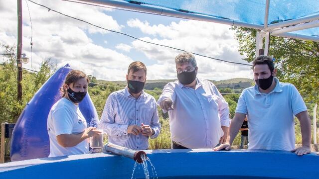 Los funcionarios de San Luis y Córdoba recorren las nuevas instalaciones de la Estación de Piscicultura de Río Grande. Gentileza ANSL