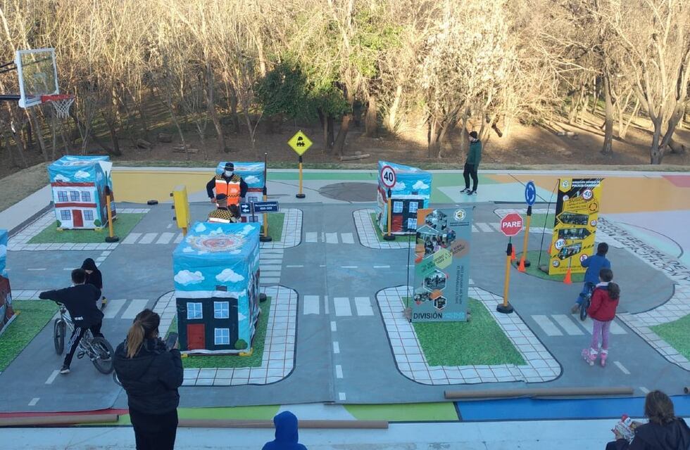 Córdoba: la Caminera llevó a cabo una jornada de educación vial con una ciudad miniatura