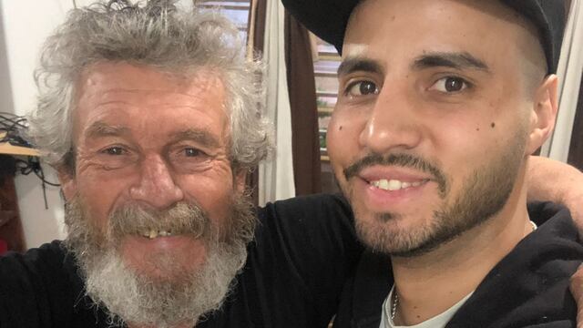 Un joven cambio el día de un hombre en situación de calle y se volvió viral.