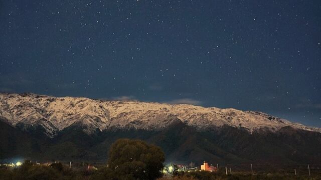 El cielo y las sierras nevadas captadas por Gerardo Martín.