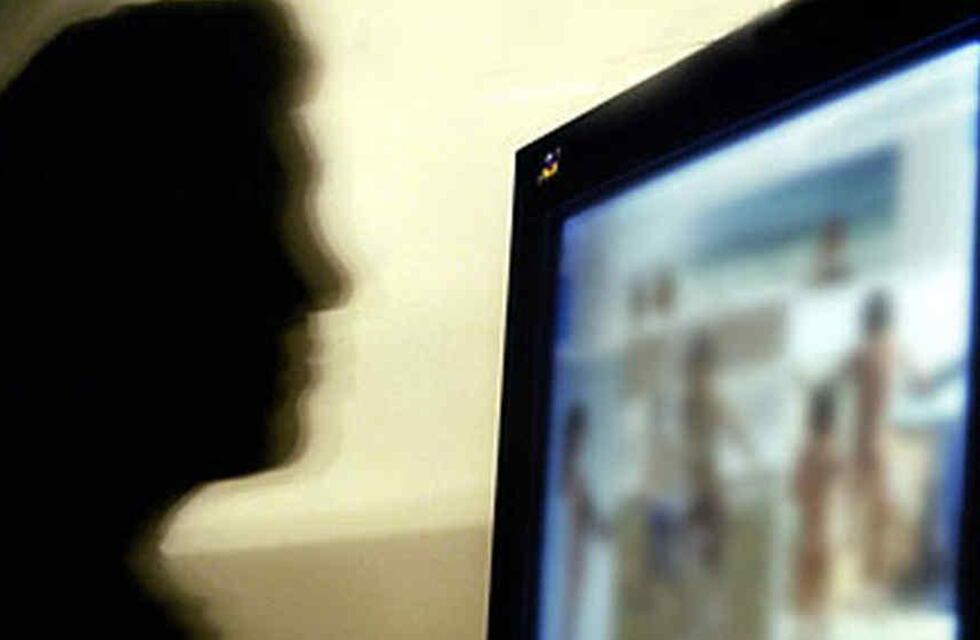 El hombre acusado de enviar videos de abuso sexual a niños volvió a la cárcel