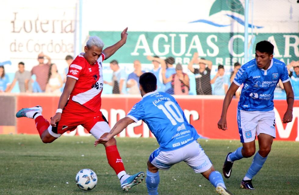 Le hicieron un caño, tomó una insólita decisión y se fue expulsado en el empate de Estudiantes de Río Cuarto