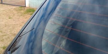 La Carlota. La imagen de Cristo apareció impregnado en el vidrio del auto de una familia (Gentileza).