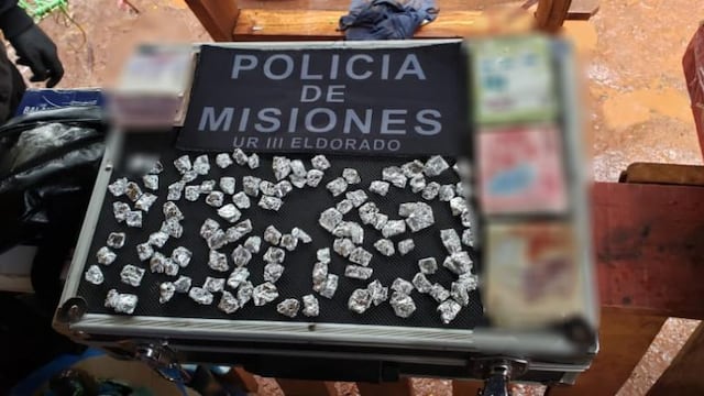 Buscaban objetos robados y se encontraron con cocaína escondida en el cielorraso de una casa en Eldorado