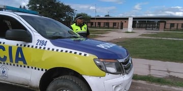 La Policía de Tucumán detuvo a un conductor que se negó a hacerse la prueba de alcoholemia y chocó a un inspector.