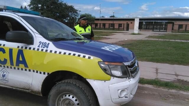 La Policía de Tucumán detuvo a un conductor que se negó a hacerse la prueba de alcoholemia y chocó a un inspector.
