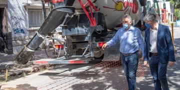 Martín Llaryora controló el inicio de los trabajos en barrio Juniors.