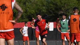 Mariano Soso condujo el primer entrenamiento este viernes en el predio de Bella Vista.