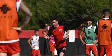 Mariano Soso condujo el primer entrenamiento este viernes en el predio de Bella Vista.