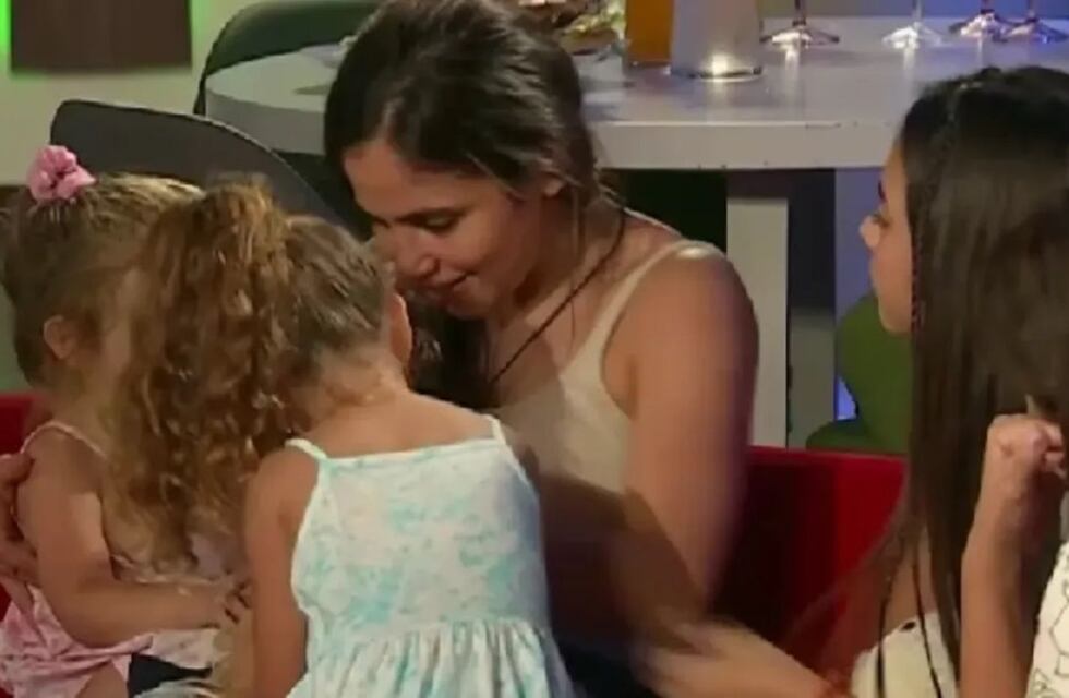 Gran Hermano: analizaron la reacción de Romina al ver a sus hijas y abrió debate