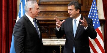 Sergio Massa junto al embajador de Estados Unidos en Argentina, Marc Stanley.