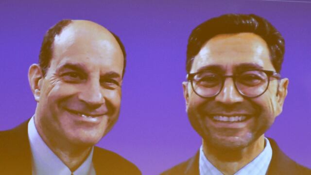 David Julius (i) y David Patapoutian, los científicos que ganaron el premio Nobel de Medicina por el descubrimiento de receptores para temperatura y tacto.