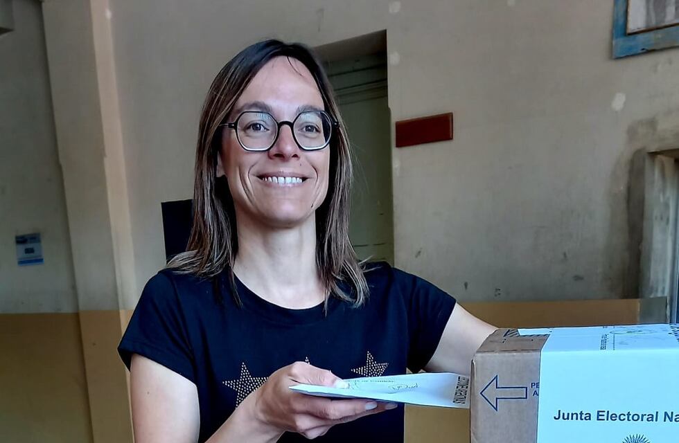 Elecciones 2023 en Tres Arroyos: votó la candidata a Concejal de Juntos, Cecilia Del Águila
