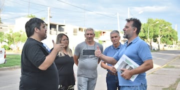 Reunión con vecinos del barrio 17 de octubre por las dársenas de estacionamiento