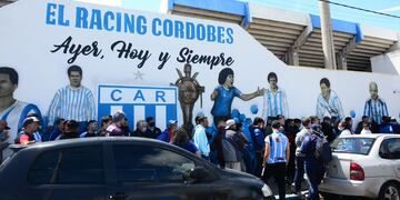 Los hinchas de Racing de Nueva Italia que no viajen a Santiago podrán ver la semi por Canal 10 (José Gabriel Hernández / La Voz).