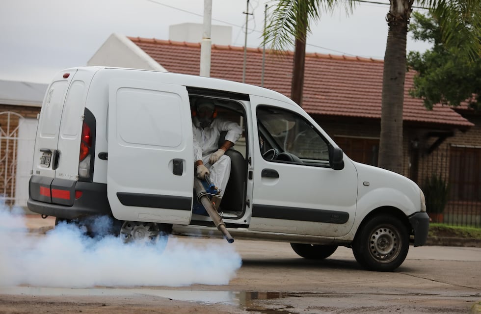 Dengue: siguen las fumigaciones en los barrios