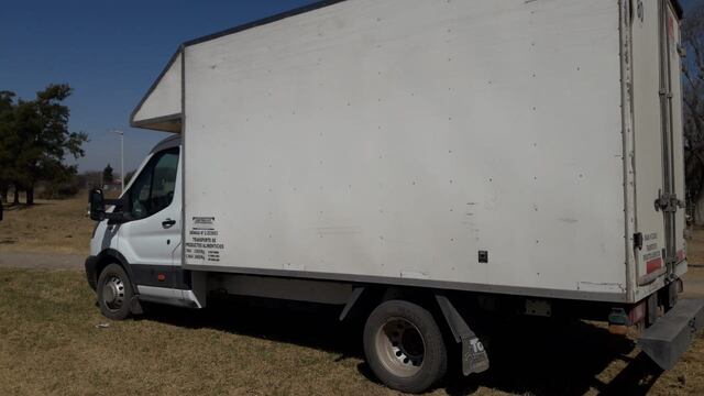 Piratas de asfalto robaron un camión y se llevaron dos empleados secuestraron. Les dispararon antes de liberarlos (La Voz).