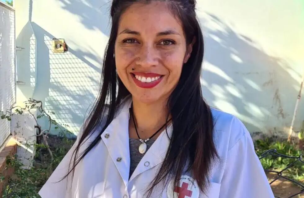 Acampó para conseguir una vacante, viajó en moto todos los días 70 kilómetros por un solo ojetivo: recibirse de enfermera