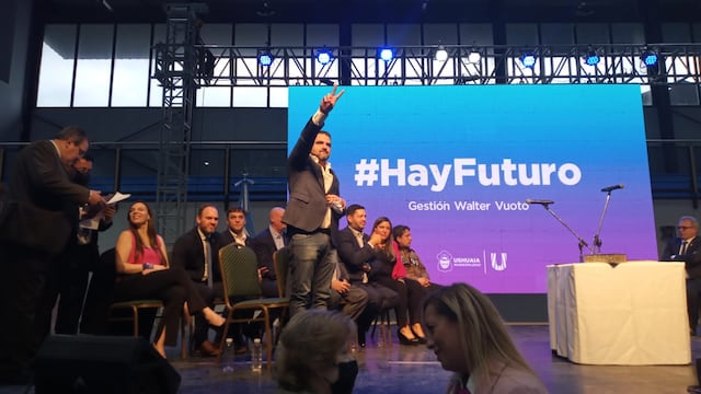 Vuoto tomó juramento a funcionarios que conformarán el gabinete municipal 2022