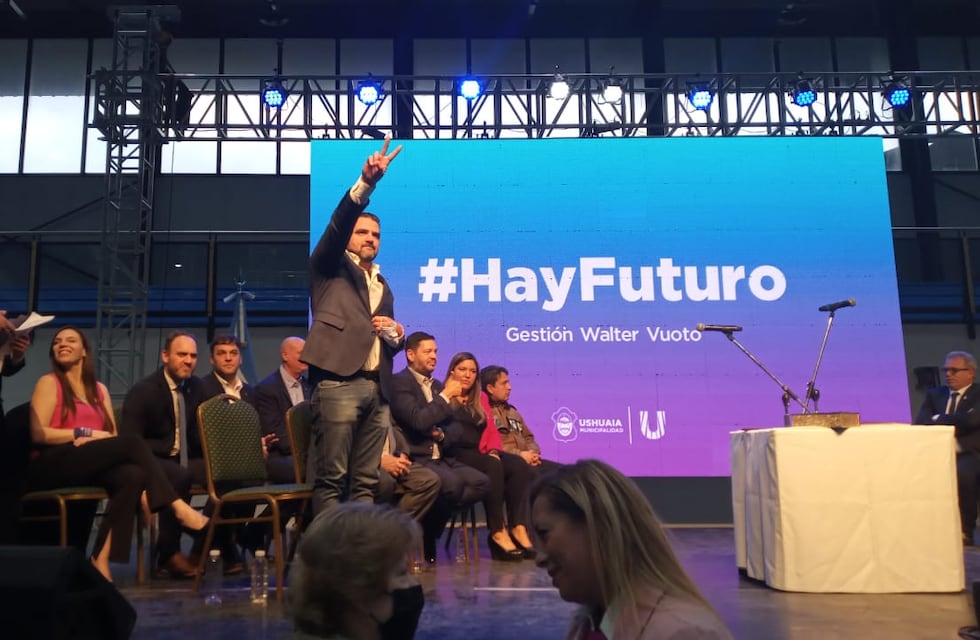 Vuoto tomó juramento a funcionarios que conformarán el gabinete municipal 2022