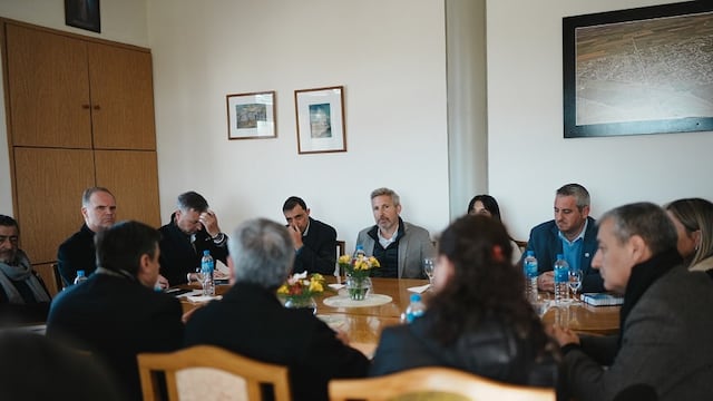 Reunión de intendentes vecinanilstas con el gobernador Frigerio.