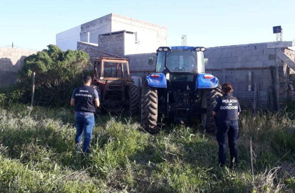 Córdoba: alquiló un avión y encontró los tractores que le robaron