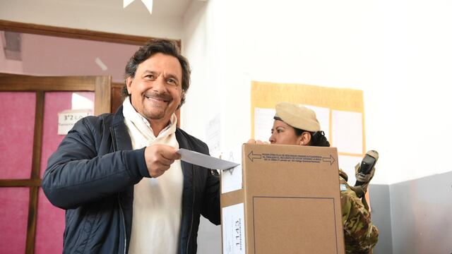 Gustavo Sáenz emitió su voto en las PASO 2023.
