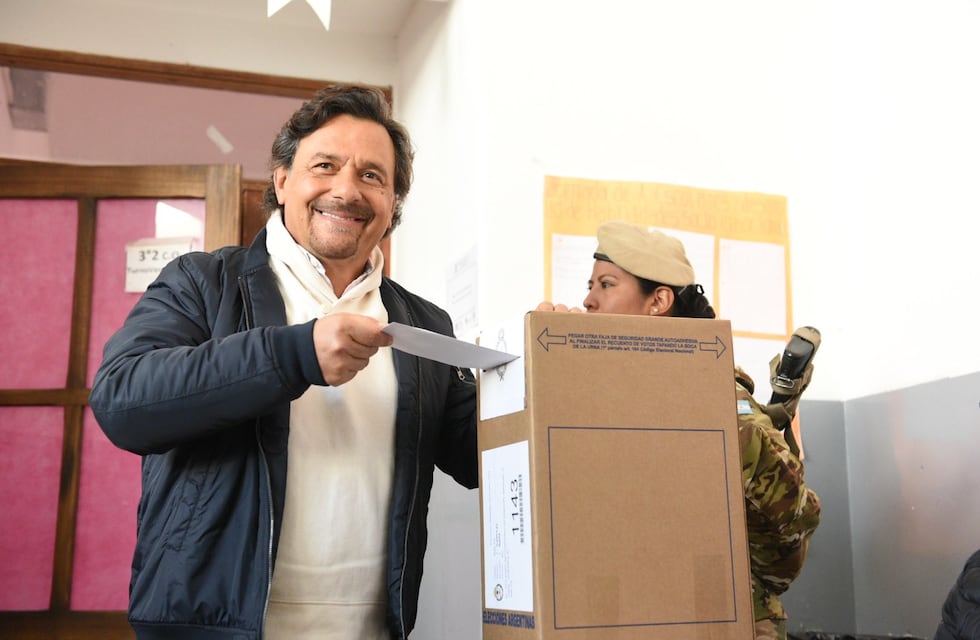 Elecciones PASO 2023: Gustavo Sáenz votó y destacó que “los extremismos y fundentalismo no son buenos”