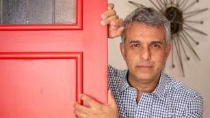 Ubicado en Palermo, con decoración retro y pisos de madera: así es por dentro el departamento de ensueño de Mario Massaccesi