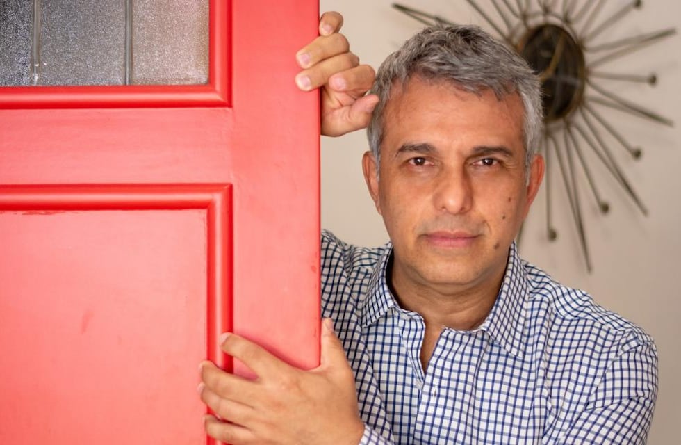 Ubicado en Palermo, con decoración retro y pisos de madera: así es por dentro el departamento de ensueño de Mario Massaccesi