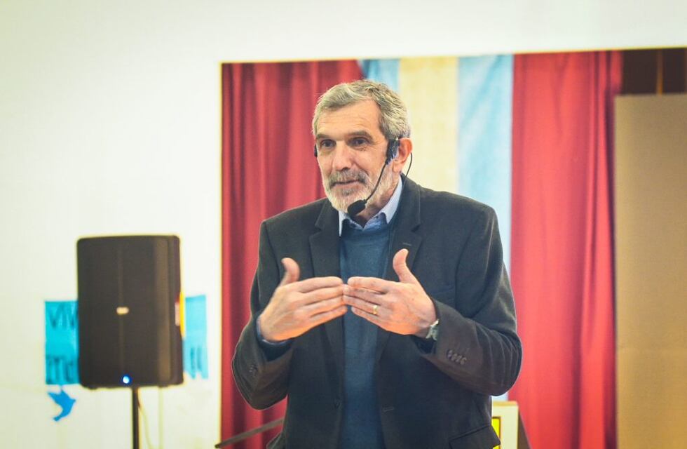 Disertó en Arroyito por el mes de las infancias el Dr. Enrique Orschanski