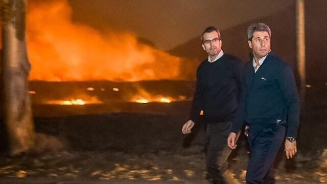 El gobernador Sergio Uñac recorrió las zonas afectadas por los incendios en Parque Sarmiento.