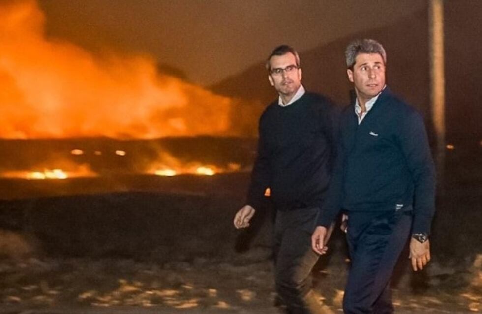 Sergio Uñac recorrió las zonas afectadas por el fuego en el Parque Sarmiento