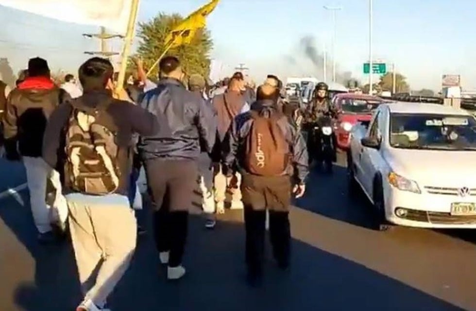 Protestas en el Acceso Oeste y en el puente Pueyrredón, a pesar del DNU presidencial