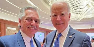 Alberto Fernández, presidente de la Nación, y Joe Biden, presidente de Estados Unidos, dialogaron distendidamente en Nueva Dehli, donde tuvo lugar el G20. Foto: Presidencia