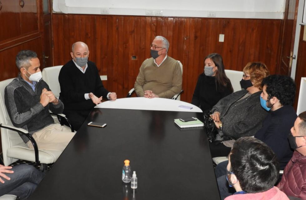 Uset recibió a los participantes de “Codo a codo”