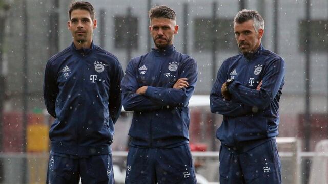 Demichelis (centro) es uno de los entrenadores de las divisiones formativas del Bayern Munich.