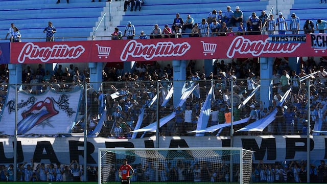 La hinchada de Racing pudo ir este fin de semana a Rafaela. (Télam)