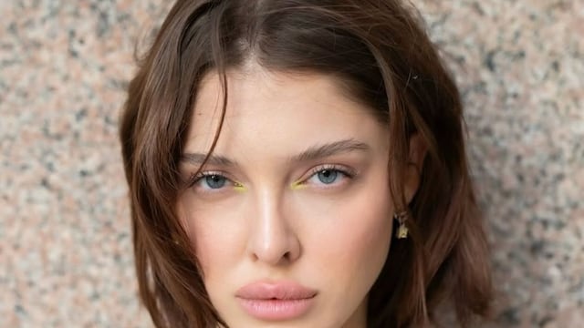 Sofía Gonet dio cátedra de estilo con un vestido con mega escote y espalda al descubierto