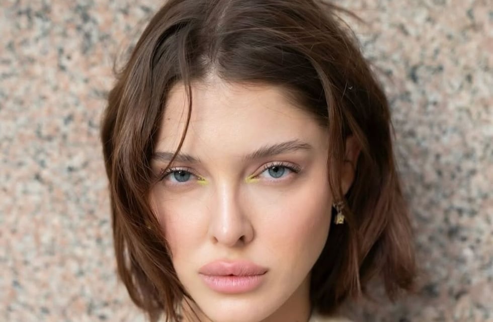 Sofía Gonet dio cátedra de estilo con un vestido con mega escote y espalda al descubierto