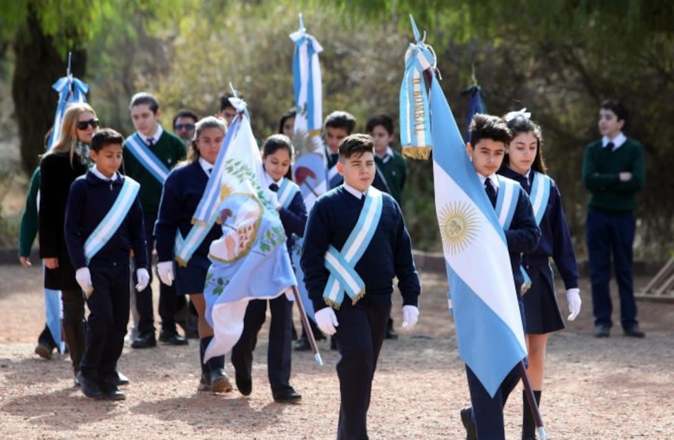 Nuevo reglamento de la DGE en Mendoza: cómo se elegirán abanderados y escoltas del nivel primario