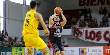 Gran actuación de Antoni Vicens, en su debut en Instituto. (Prensa Instituto)