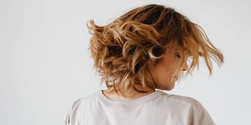 Estudio revela cómo el cuidado del pelo influye en tu estado de ánimo