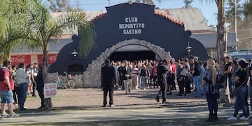 El menor fue despedido en el club este martes.