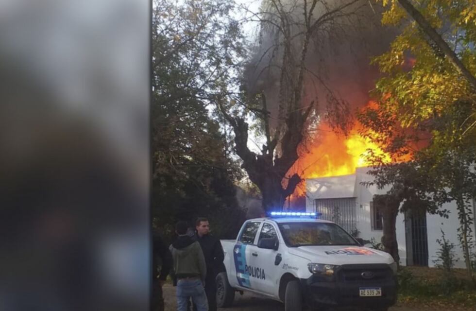 Un grupo de personas le quemó la casa a un hombre acusado de abusar sexualmente de su sobrina en La Plata