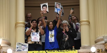 Familiares de víctimas de siniestros viales en el Senado.